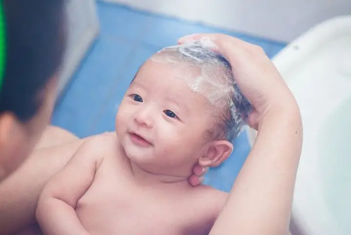 Cách Giúp Trẻ Sơ Sinh Nhanh Mọc Tóc
