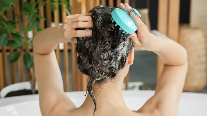 Cách Gội Đầu Để Hết Gàu