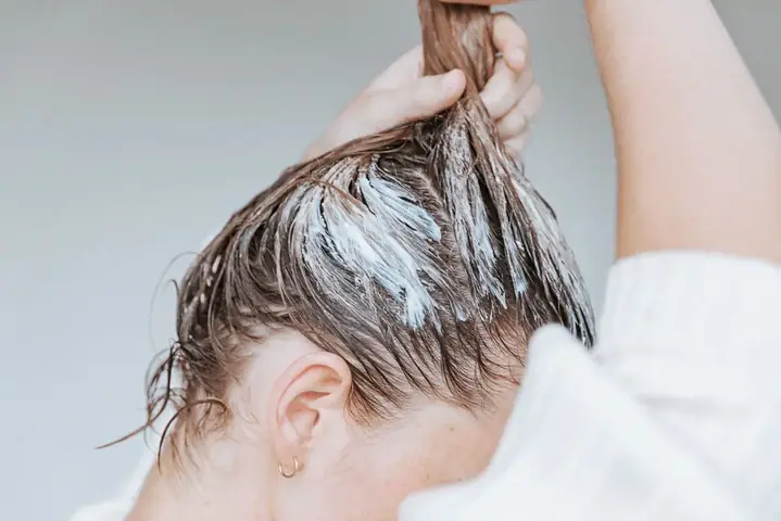 Cách Gội Đầu Khi Mới Nhuộm Tóc Cách Gội Đầu Khi Mới Nhuộm Tóc