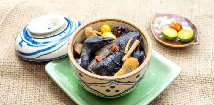 Cách Hầm Gà Ác Thuốc Bắc Cho Bà Bầu