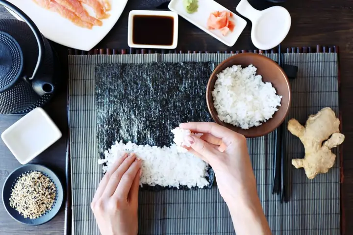 Cách Làm Com Cuộn Cho Bé Ăn Dặm