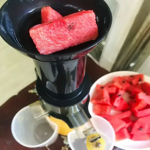Cách Làm Nước Ép Dưa Hấu Bằng Máy Ép Cách Làm Nước Ép Dưa Hấu Bằng Máy Ép