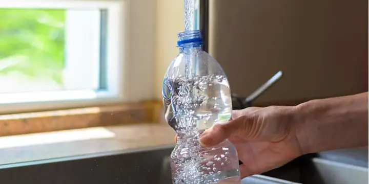 Cách Làm Sạch Bình Nước Nhựa