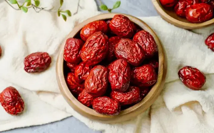 Cách Nấu Cháo Táo Đỏ Khô Cho Bé