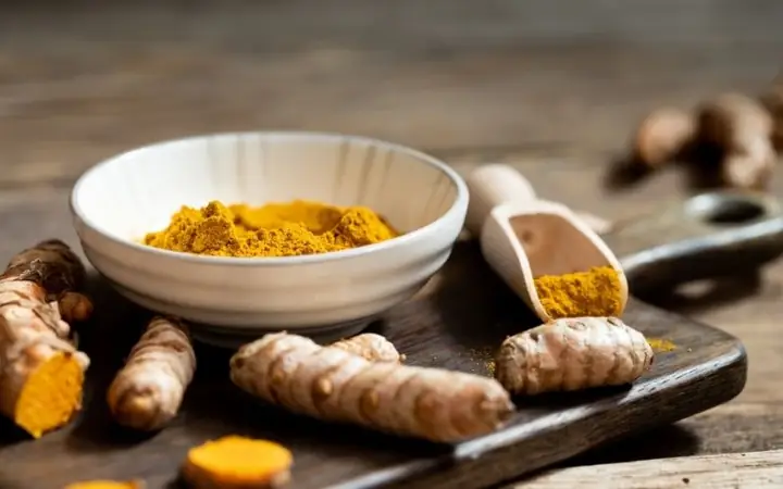Cách Ngâm Rượu Nghệ Làm Đẹp Da