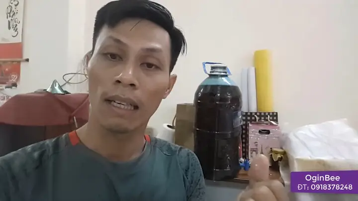 Cách Rót Mật Ong Không Bị Bọt