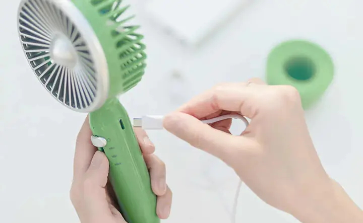 Cách Sử Dụng Quạt Cầm Tay