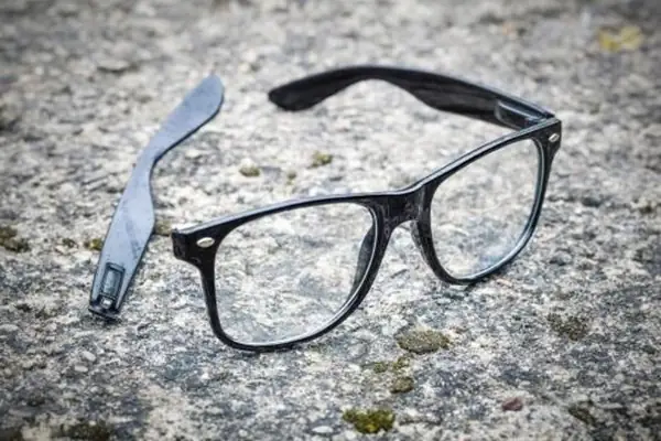 Cách Sửa Kính Mắt Bị Gãy Gọng Cách Sửa Kính Mắt Bị Gãy Gọng