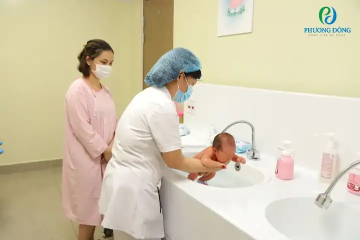 Cách Tắm Bé Chưa Rụng Rốn