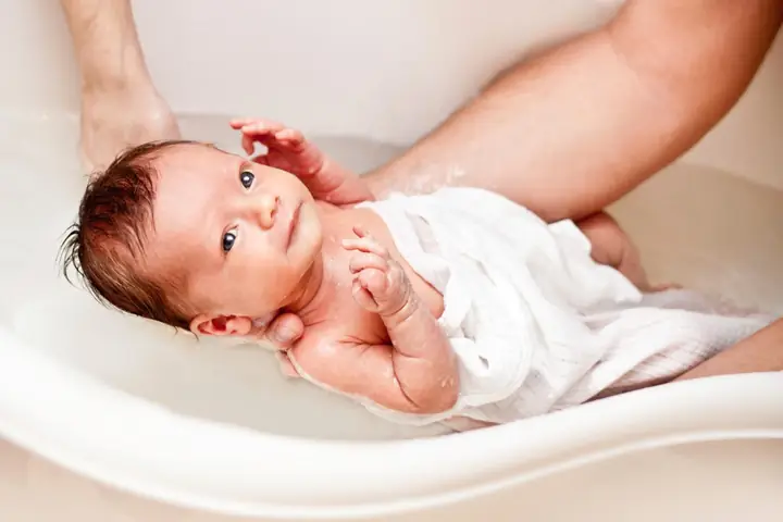 Cách Tắm Cho Trẻ Sơ Sinh Be Gai