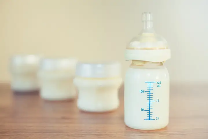Cách Tập Cho Bé Bú Bình Lại