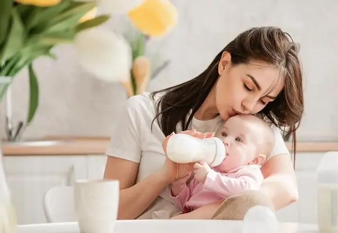 Cách Tập Cho Trẻ 6 Tháng Bú Bình