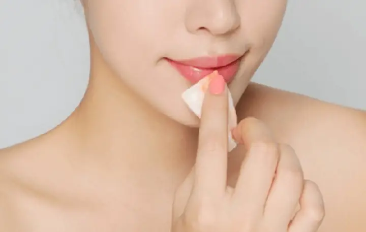 Cách Tẩy Da Chết Môi Bằng Kem Đánh Răng