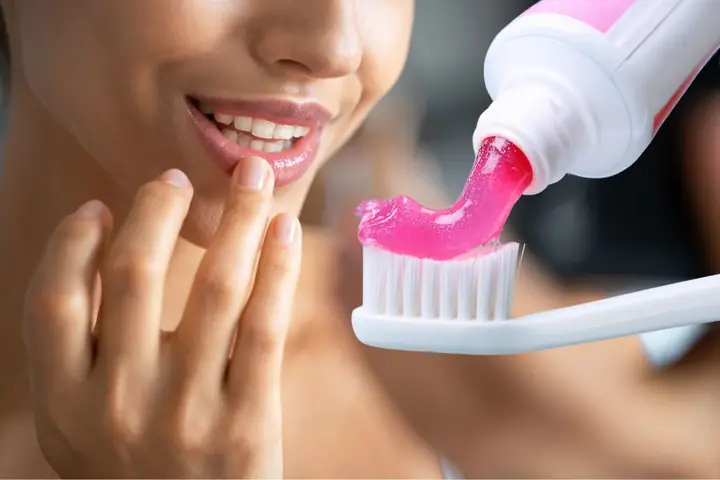 Cách Tẩy Da Chết Môi Bằng Kem Đánh Răng