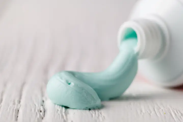 Cách Tẩy Tế Bào Chết Môi Bằng Kem Đánh Răng