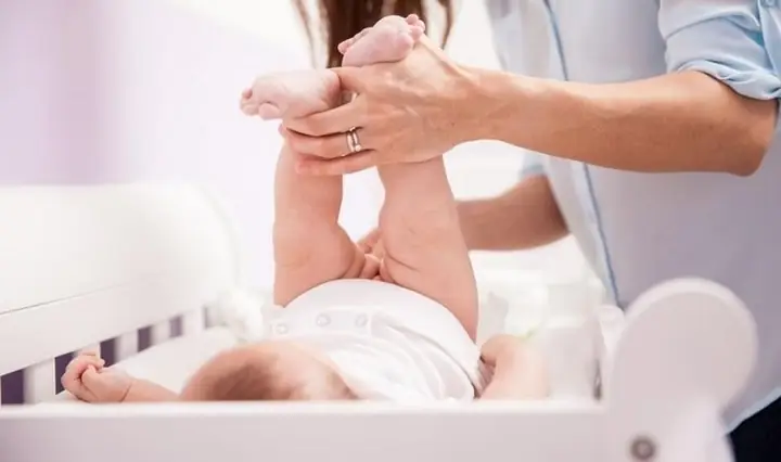 Cách Thay Tã Cho Trẻ Sơ Sinh
