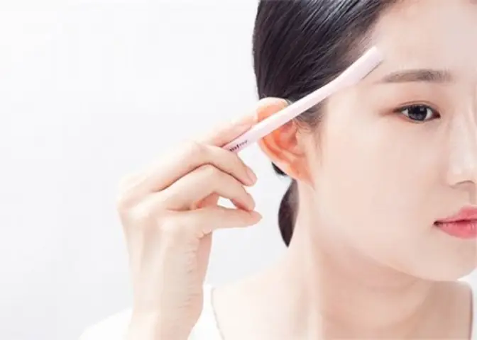 Cách Tỉa Chân Mày Bằng Dao Lam