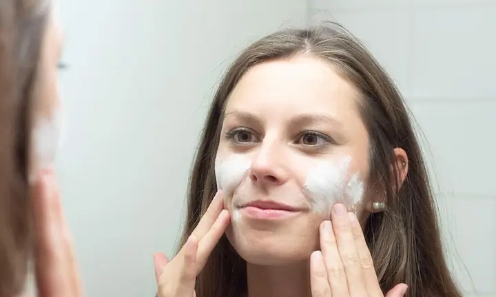 Cách Trị Mụn Bằng Phấn Rôm