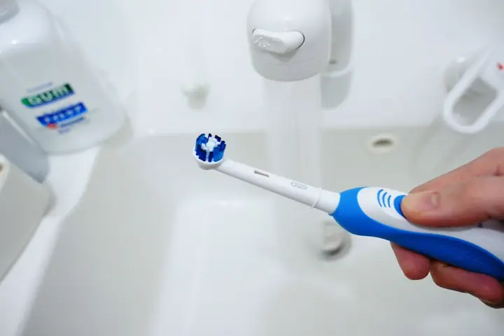 Cách Vệ Sinh Bàn Chải Đánh Răng Điện Cách Vệ Sinh Bàn Chải Đánh Răng Điện