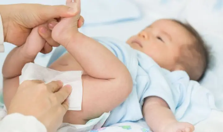 Cách Vệ Sinh Bộ Phận Sinh Dục Bé Trai