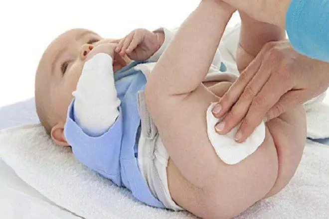Cách Vệ Sinh Cho Bé Trai Sơ Sinh
