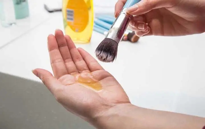 Cách Vệ Sinh Cọ Rửa Mặt
