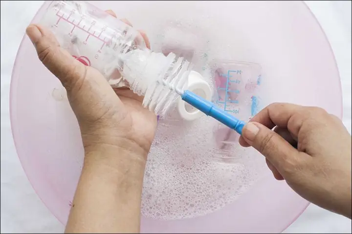 Cách Vệ Sinh Ống Máy Hút Sữa
