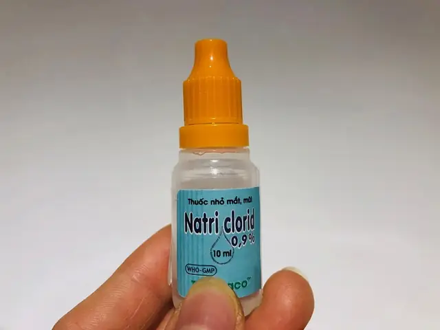 Cách Vệ Sinh Tai Bằng Nước Muối Sinh Lý