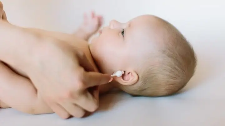Cách Xử Lý Khi Nước Vào Tai Trẻ Sơ Sinh