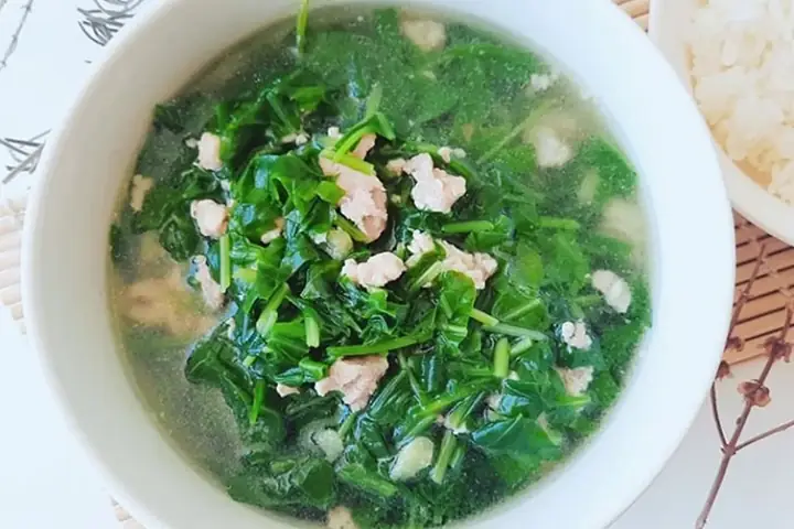 Cải Bó Xôi Nấu Thịt Gà Cải Bó Xôi Nấu Thịt Gà