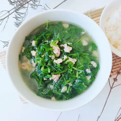 Cải Bó Xôi Nấu Thịt Gà Cải Bó Xôi Nấu Thịt Gà