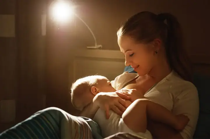 Cai Sữa Đêm Cho Bé Bú Mẹ