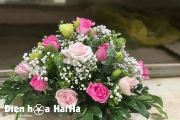 Cắm Bát Hoa Hồng Để Bàn