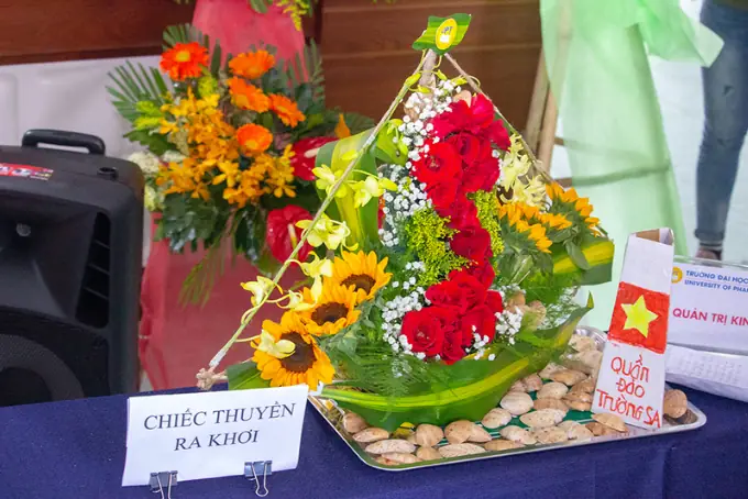 Cắm Hoa 20 11 Hình Chữ S
