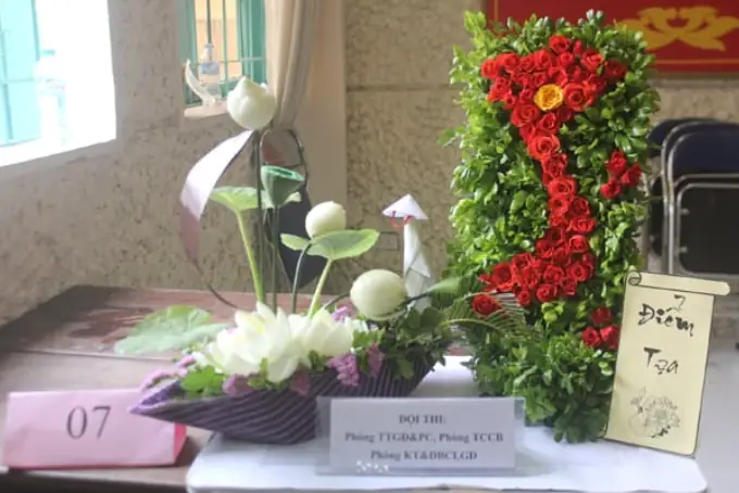 Cắm Hoa 20 11 Hình Chữ S