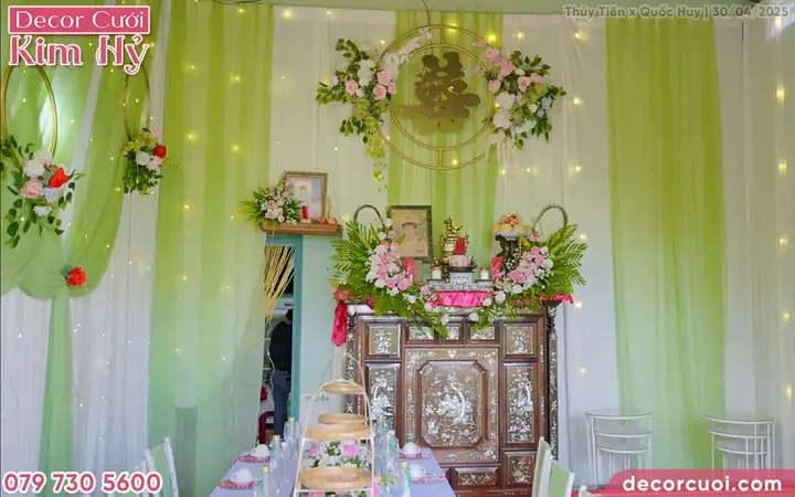 Cắm Hoa Bàn Thờ Tổ Tiên