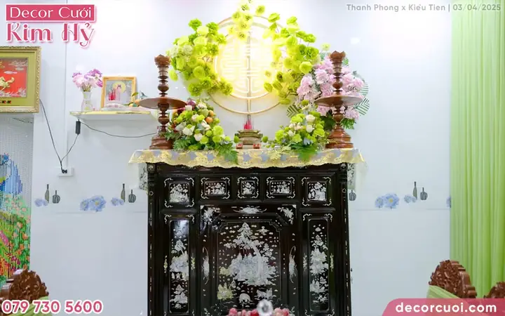 Cắm Hoa Bàn Thờ Tổ Tiên
