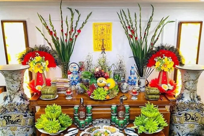 Cắm Hoa Đơn Giản Để Bàn Thờ