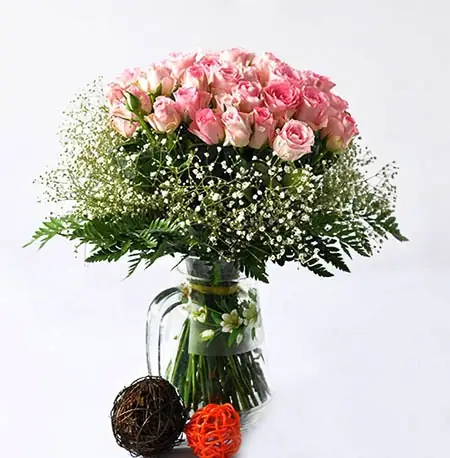 Cắm Hoa Hồng Vào Lọ Cao