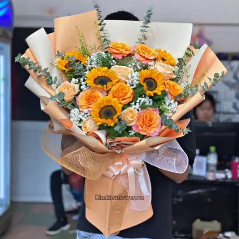 Cắm Hoa Hướng Dương Và Hoa Hồng