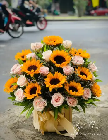 Cắm Hoa Hướng Dương Và Hoa Hồng