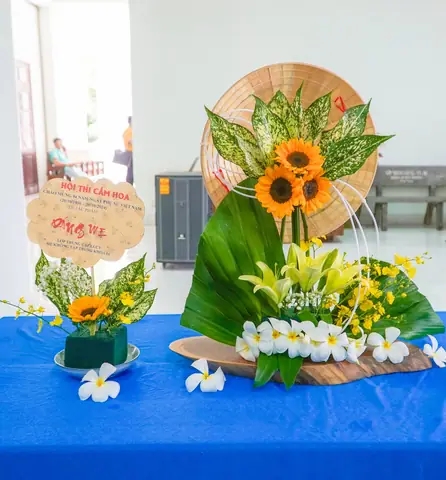 Cắm Hoa Sen Ngày 20 10