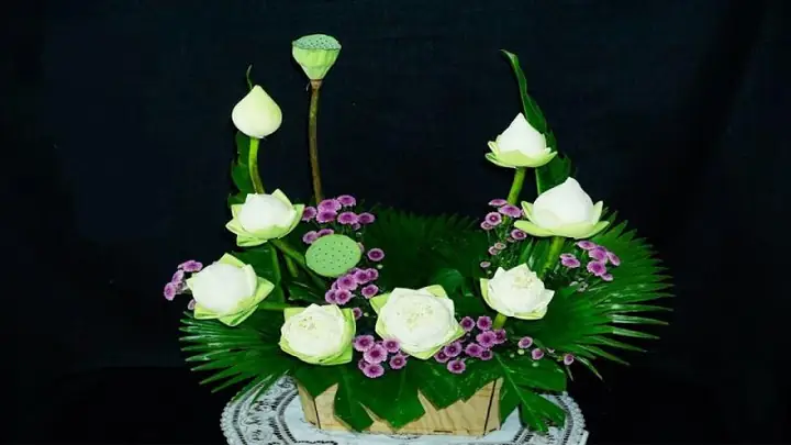 Cắm Hoa Sen Ngày 20 10