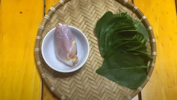 Cháo Thịt Gà Rau Mồng Tơi