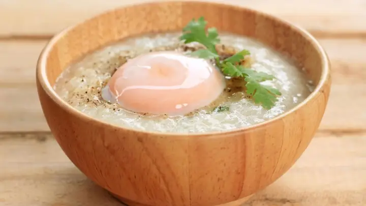 Cháo Trứng Kết Hợp Với Rau Gì