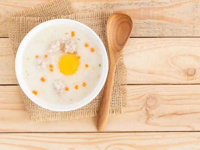 Cháo Yến Mạch Với Trứng Gà