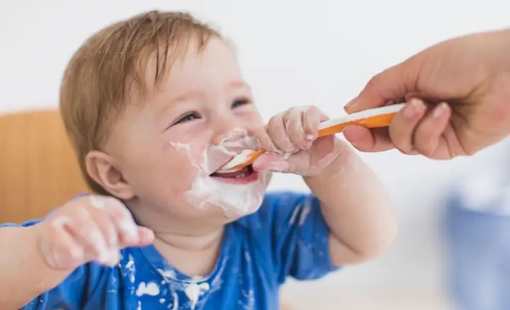 Cho Bé Ăn Sữa Chua Vào Lúc Nào