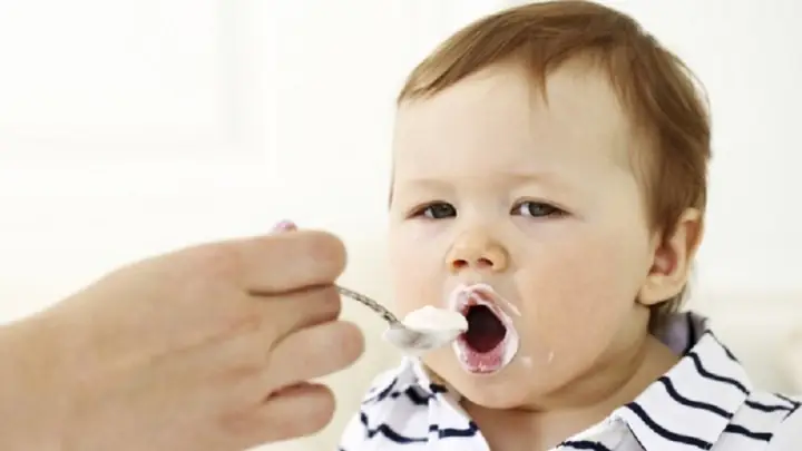 Cho Trẻ An Sữa Chua Đúng Cách Cho Trẻ An Sữa Chua Đúng Cách