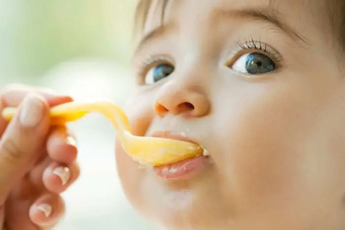 Cho Trẻ Ăn Váng Sữa Vào Lúc Nào Trong Ngày