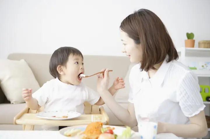 Cho Trẻ Em Ăn Yến Sào